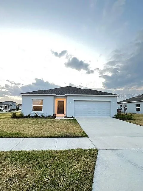 4 bed, 2.0 bath, 1845 sqft, $2,250 — Photo 2
