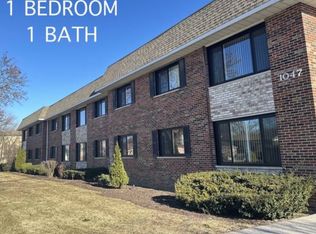 1045 S Evergreen Ave #104, Arlington Heights, IL 60005