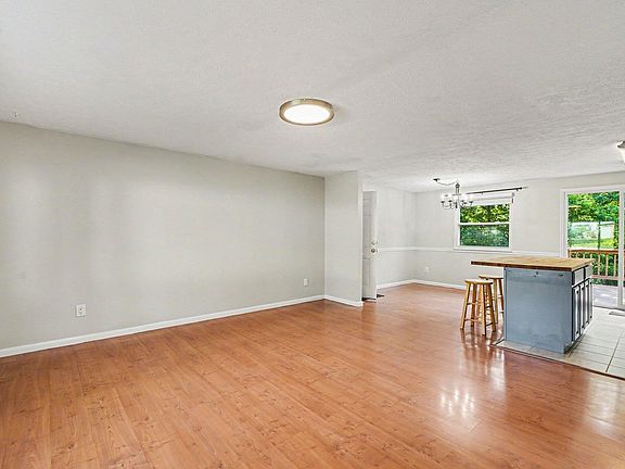 5th image of 3504 Ridgewood Dr