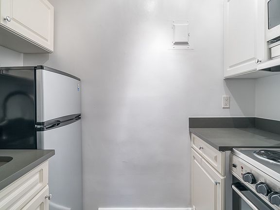 3rd image of 24 5th Ave APT 427