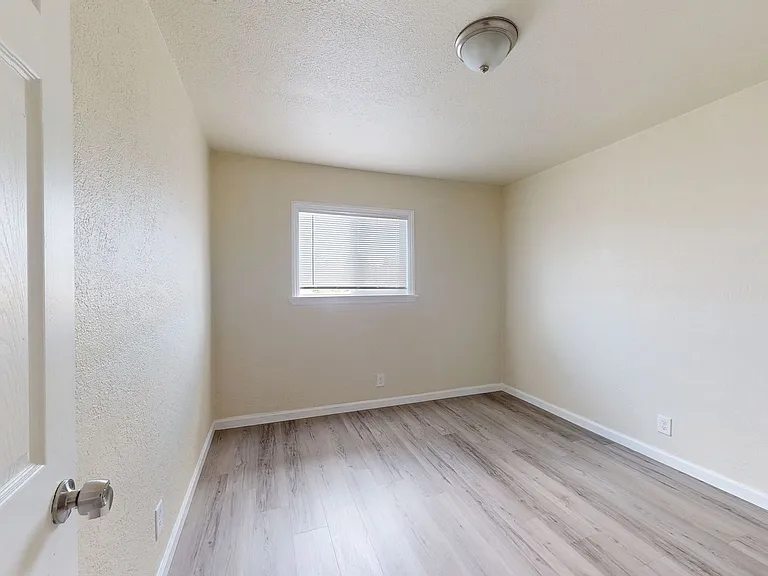 1810 E 25th Street — Photo 76