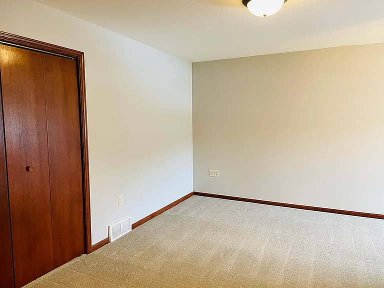 2940 Icecap Rd — Photo 12