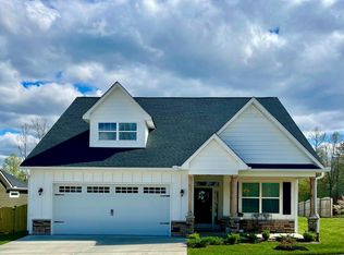 16 Spence Dr, Hendersonville, NC 28739