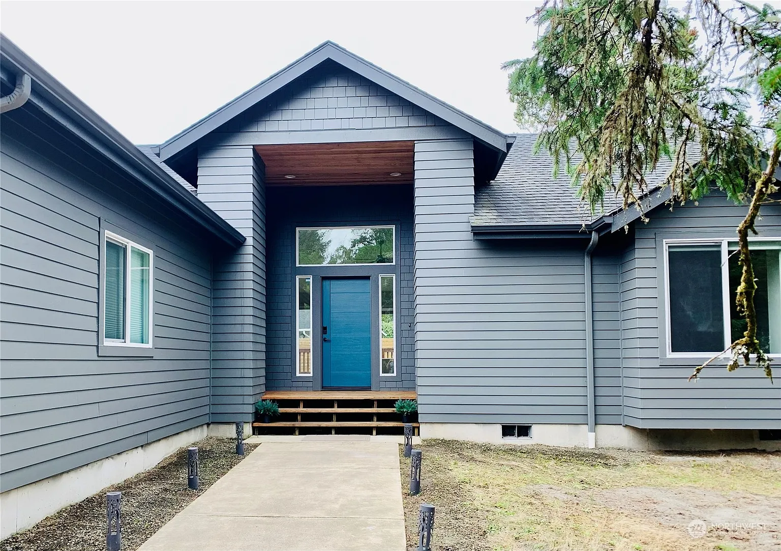 582 Blue Wing Loop SE photo 1