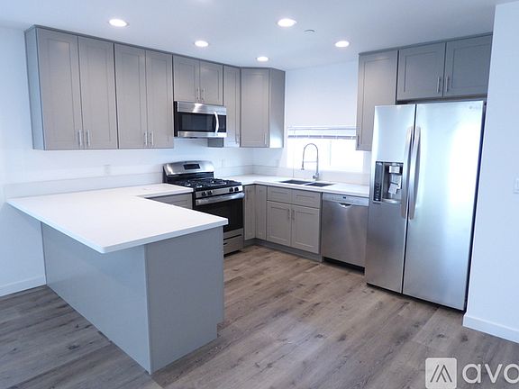 5th image of 1119 N Berendo St Back B1