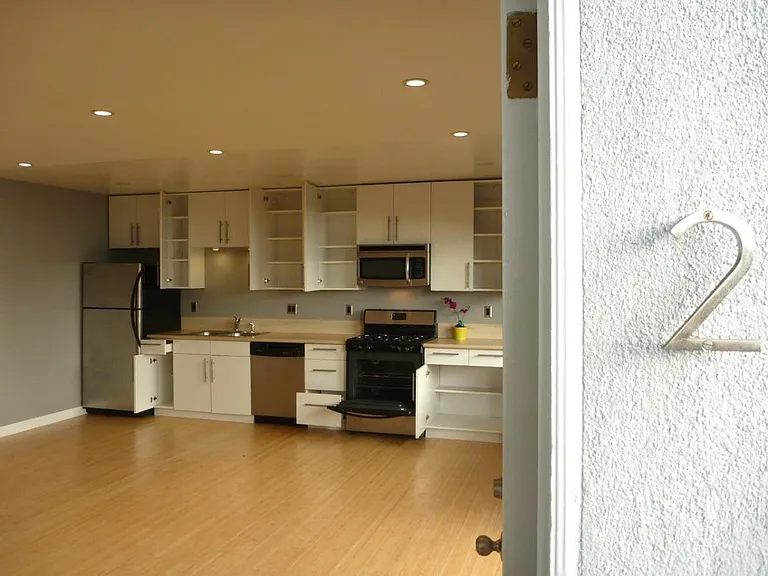 1527 Princeton St #2 — Photo 40