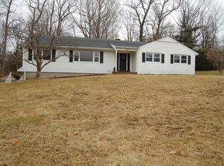 1045 Sioux Ln, Franklin Lakes, NJ 07417