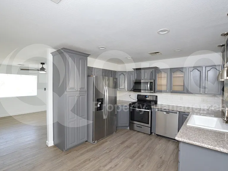 9441 N 15th Pl — Photo 6