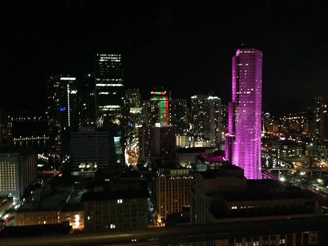 NE 2nd Ave — Photo 4