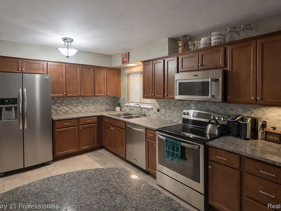 406 Woodlawn Ave, photo 8