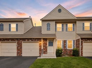 931 Perry Dr, Algonquin, IL 60102