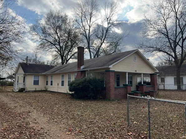 305 NW 3rd St, Antlers, OK 74523