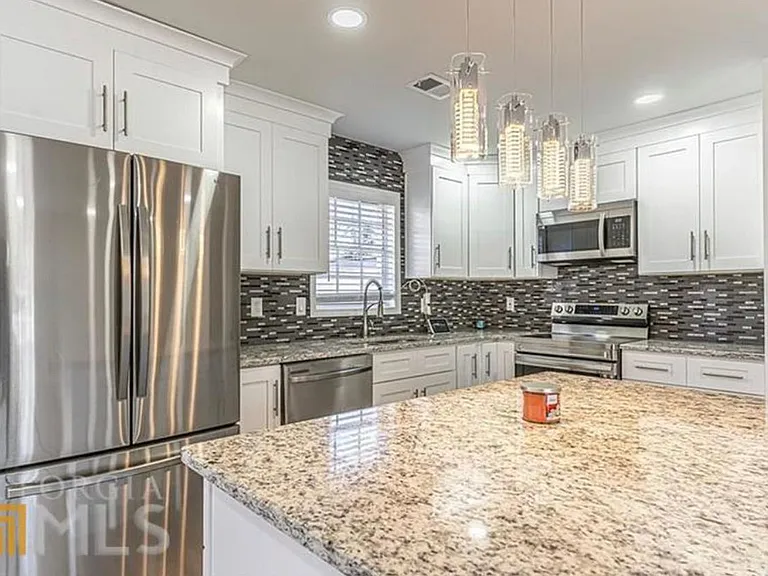 2352 Tarian Dr — Photo 3
