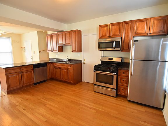 2nd image of 3230-3238 N Clark St #3234-2N