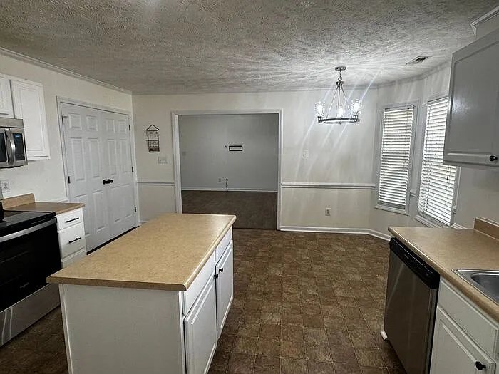 143 Haywood Dr — Photo 6