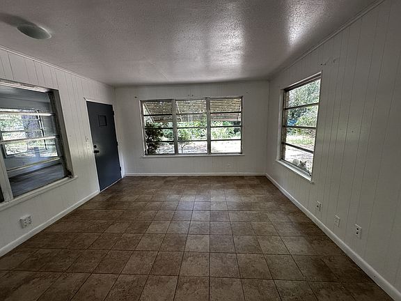 2nd image of 3 Lake Ct