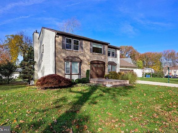 3rd image of 2105 Aqueduct Ln