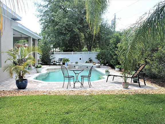 3rd image of 1631 Palm Ave