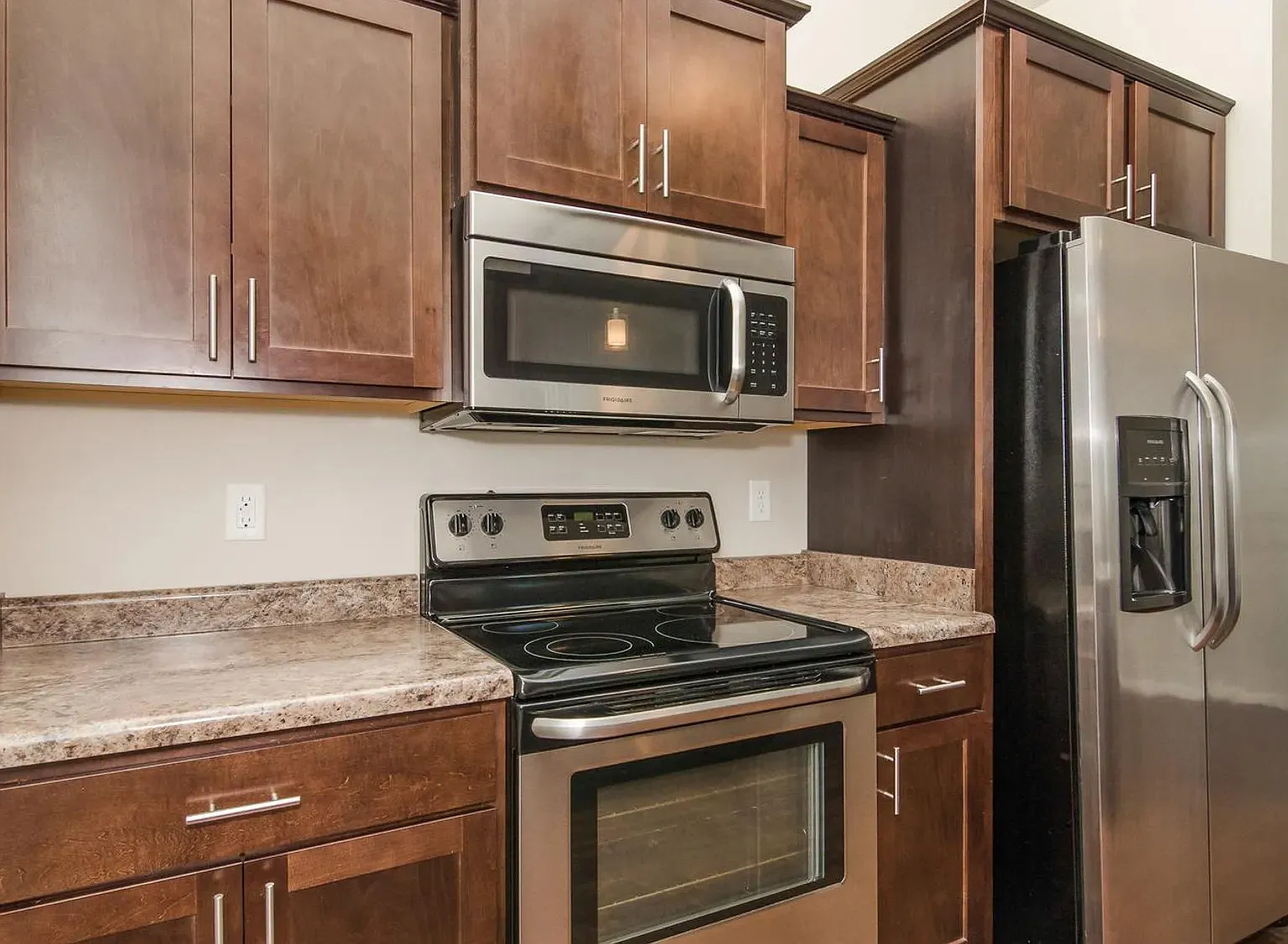 2 bed, 972 sqft, $1,395 — Photo 2