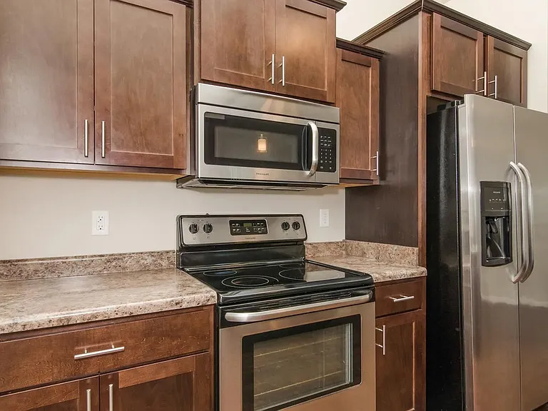 475 Penn Ct #15 — Photo 2
