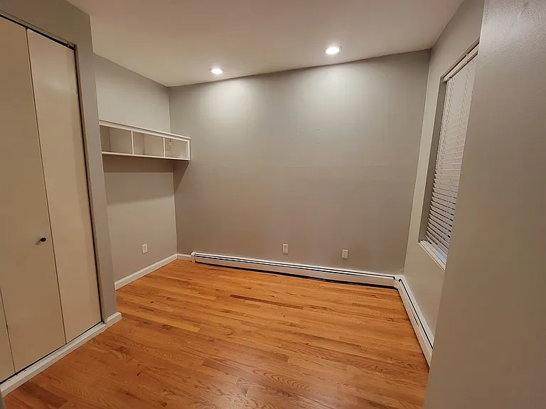 390 Riverway #16 — Photo 8