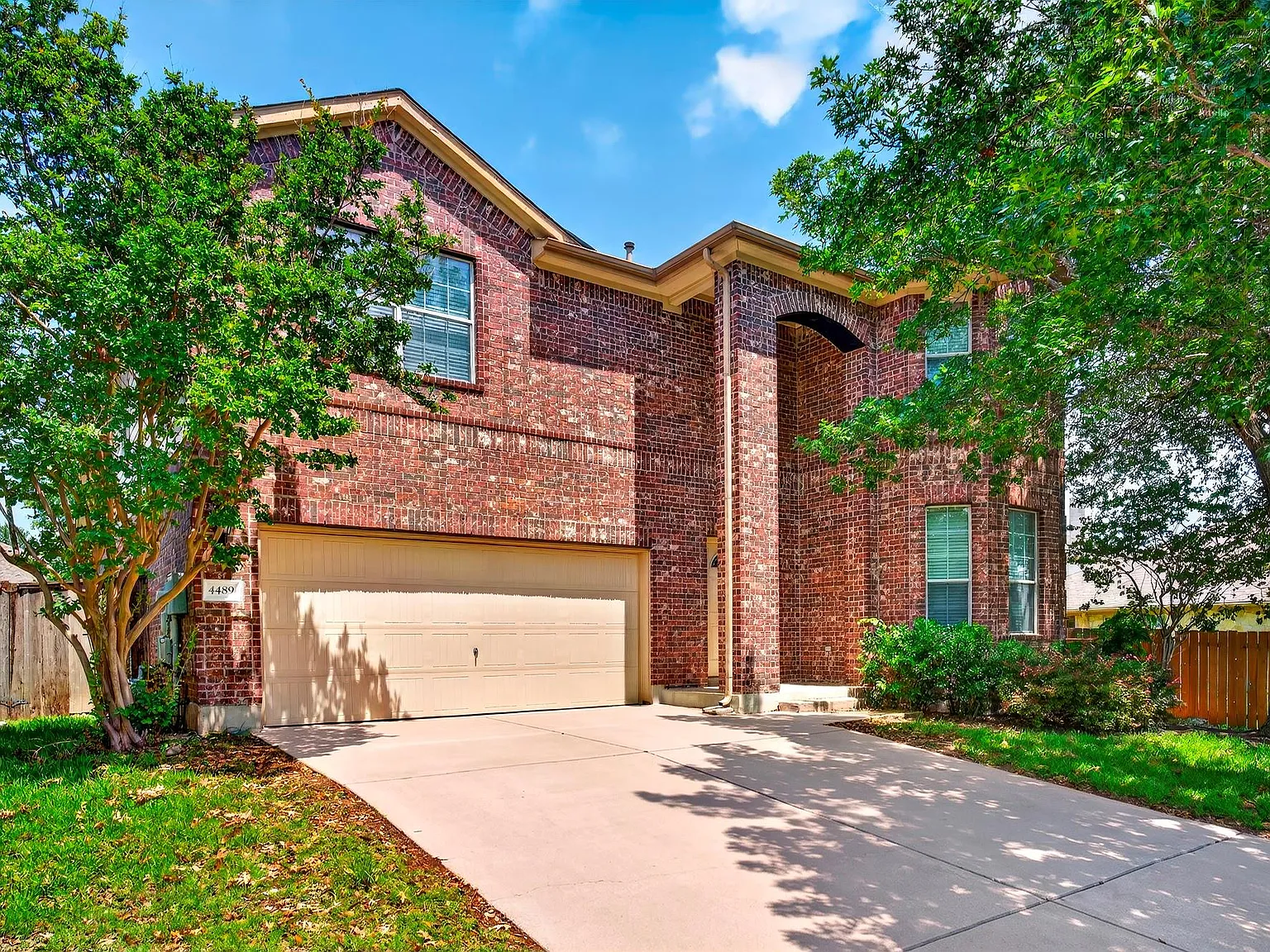4 bed, 2.5 bath, 2820 sqft, $2,550 — Photo 1