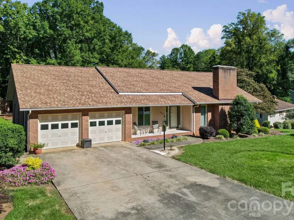 306 Starmount Dr, Statesville, NC 28677