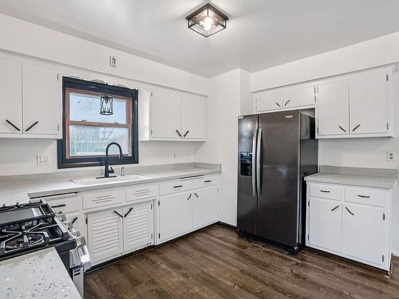 3rd image of 8610 W Potomac AVENUE