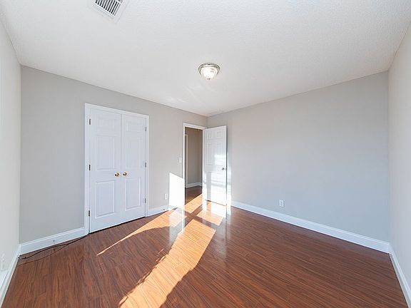 4th image of 890 Mill Station Dr