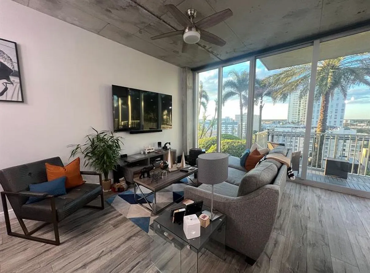 1 bed, 772 sqft, $2,450 — Photo 2