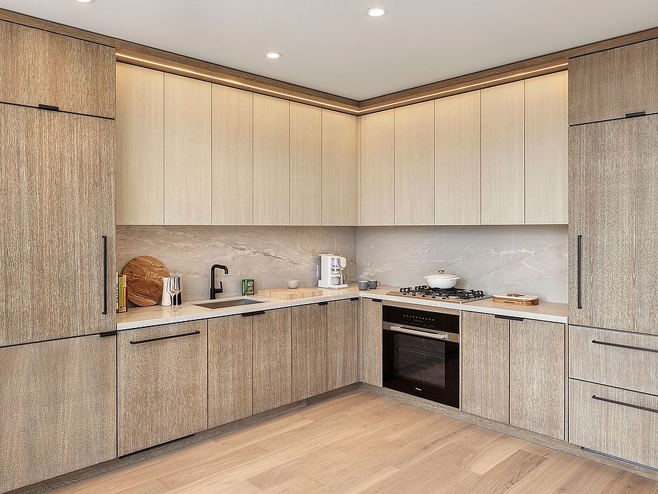 1st image of 249 E 62nd St #18B