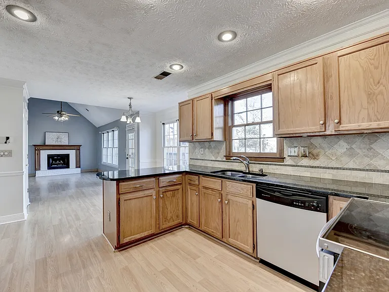 3945 Genoa Ct — Photo 24