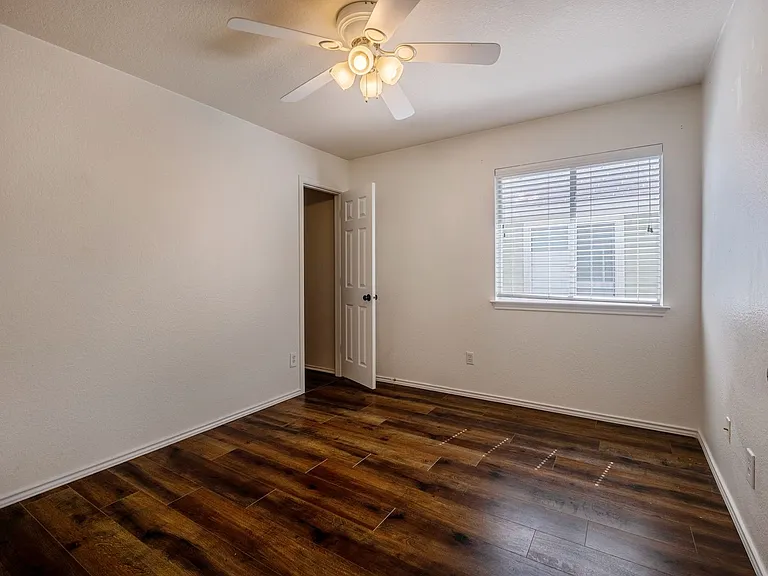 2208 Melissa Oaks Ln — Photo 16