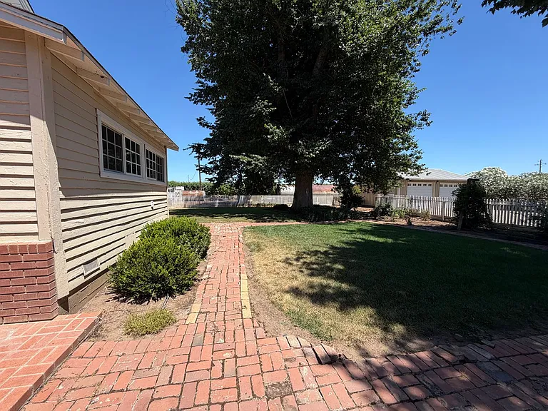 11221 E Eight Mile Rd — Photo 26