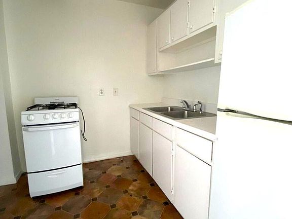 4th image of 4111 W Olive Ave #B