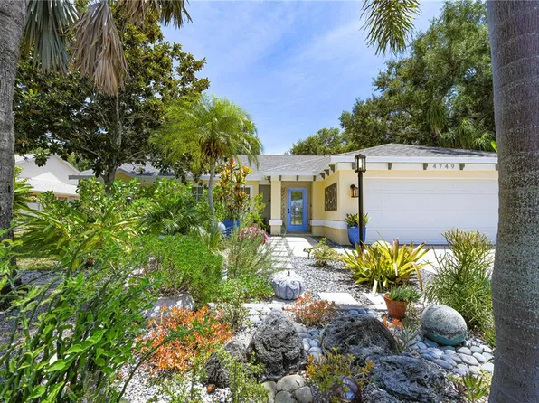 4749 Hamlets Grove Dr, Sarasota, FL 34235