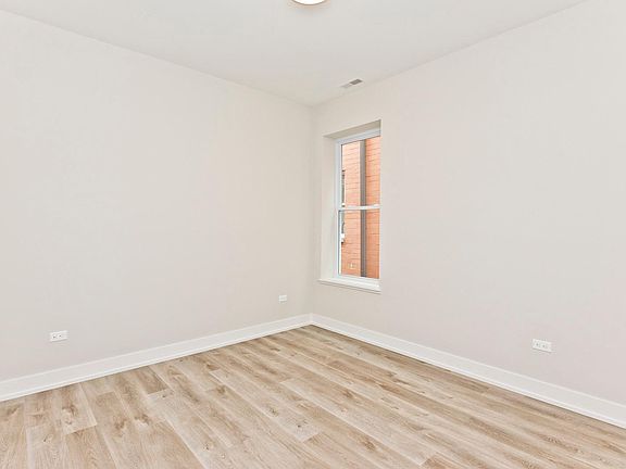 4th image of 2731 N Ashland Ave #2S