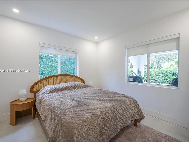 545 NW 47th St — Photo 16