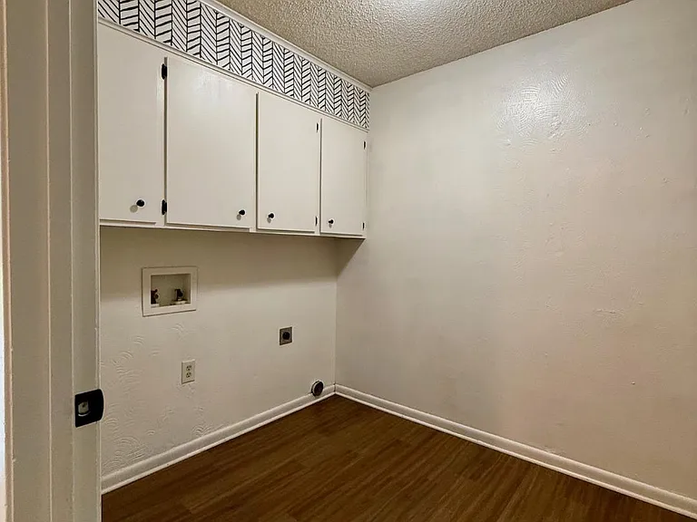 403 E Lynnwood Ln — Photo 16