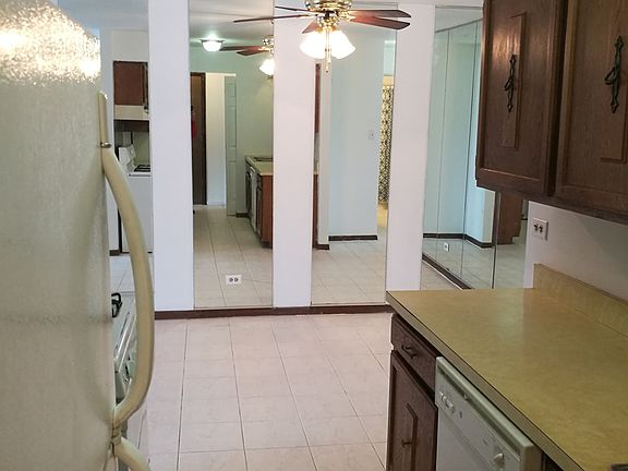 3rd image of 1440 Willow Ln APT 4