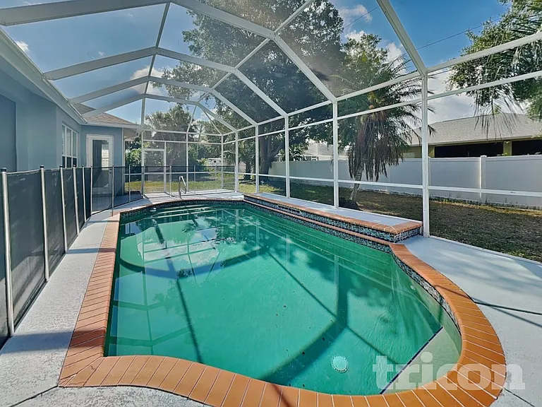 2793 W Price Blvd — Photo 14