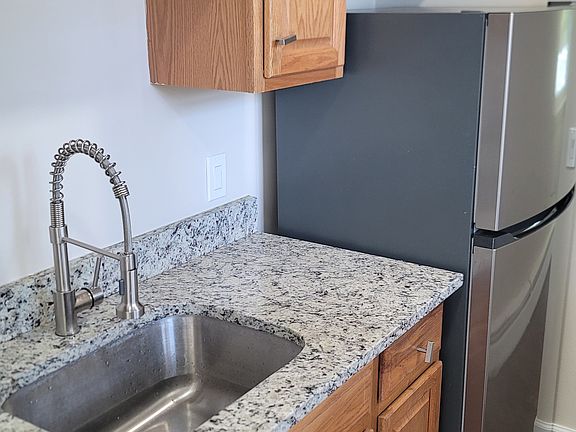 4th image of 1337 W Farnum Ave