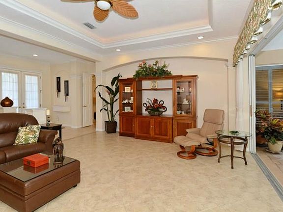3rd image of 4847 Carrington Cir