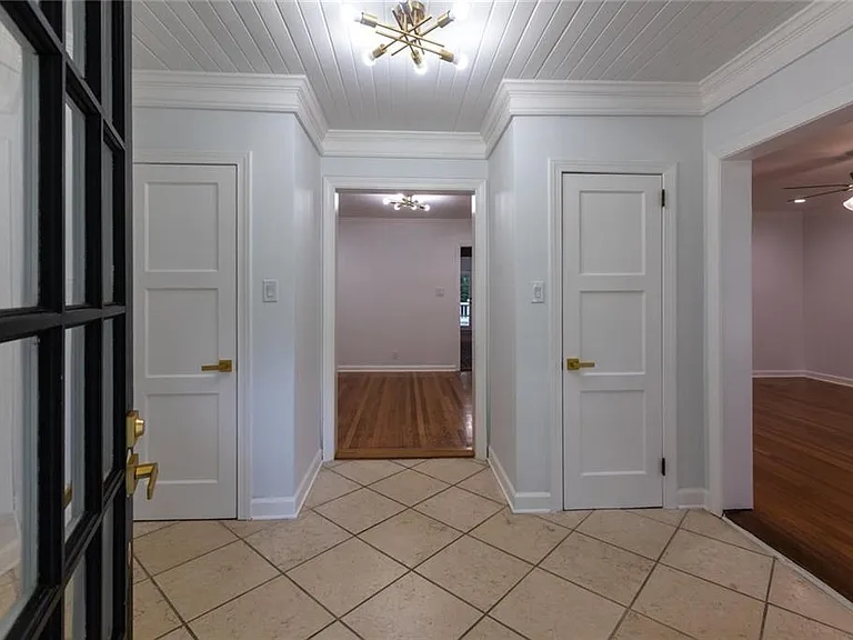 1311 Roxboro Dr — Photo 9