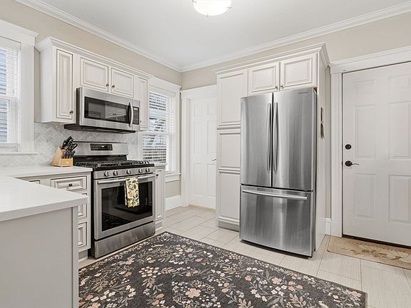 3rd image of 19 Rill St #1