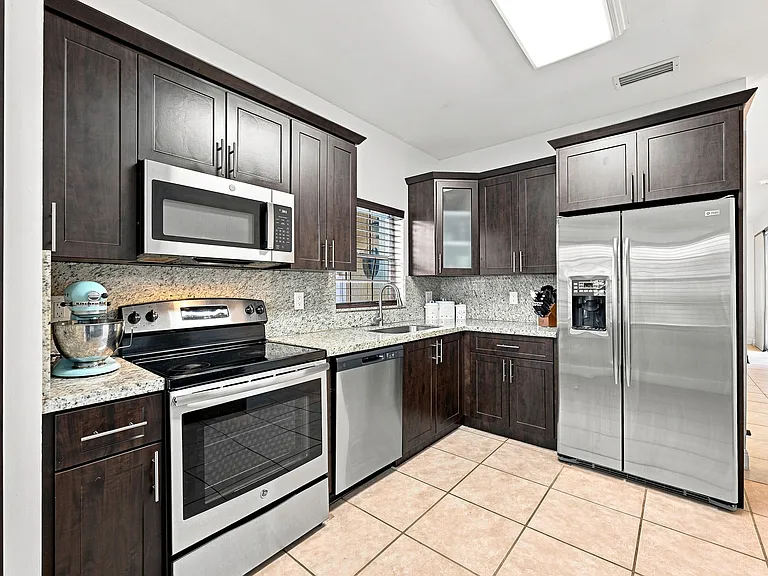 1115 SW 180th Ter — Photo 28