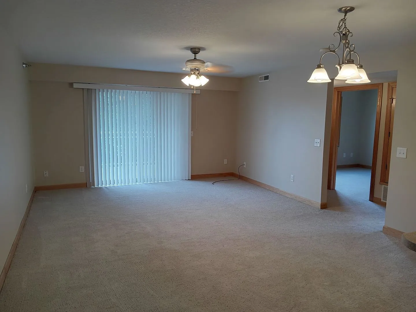 Shelly Rose Apartments — Photo 2