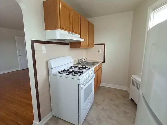 4th image of 7401 Woodbine Ave APT 3A