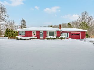 572 Holt Rd, Webster, NY 14580