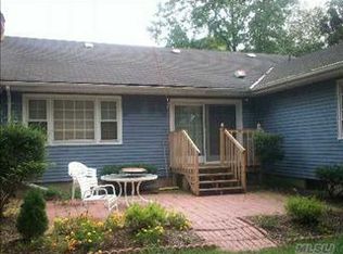 3 Conklin Ln, Huntington, NY 11743